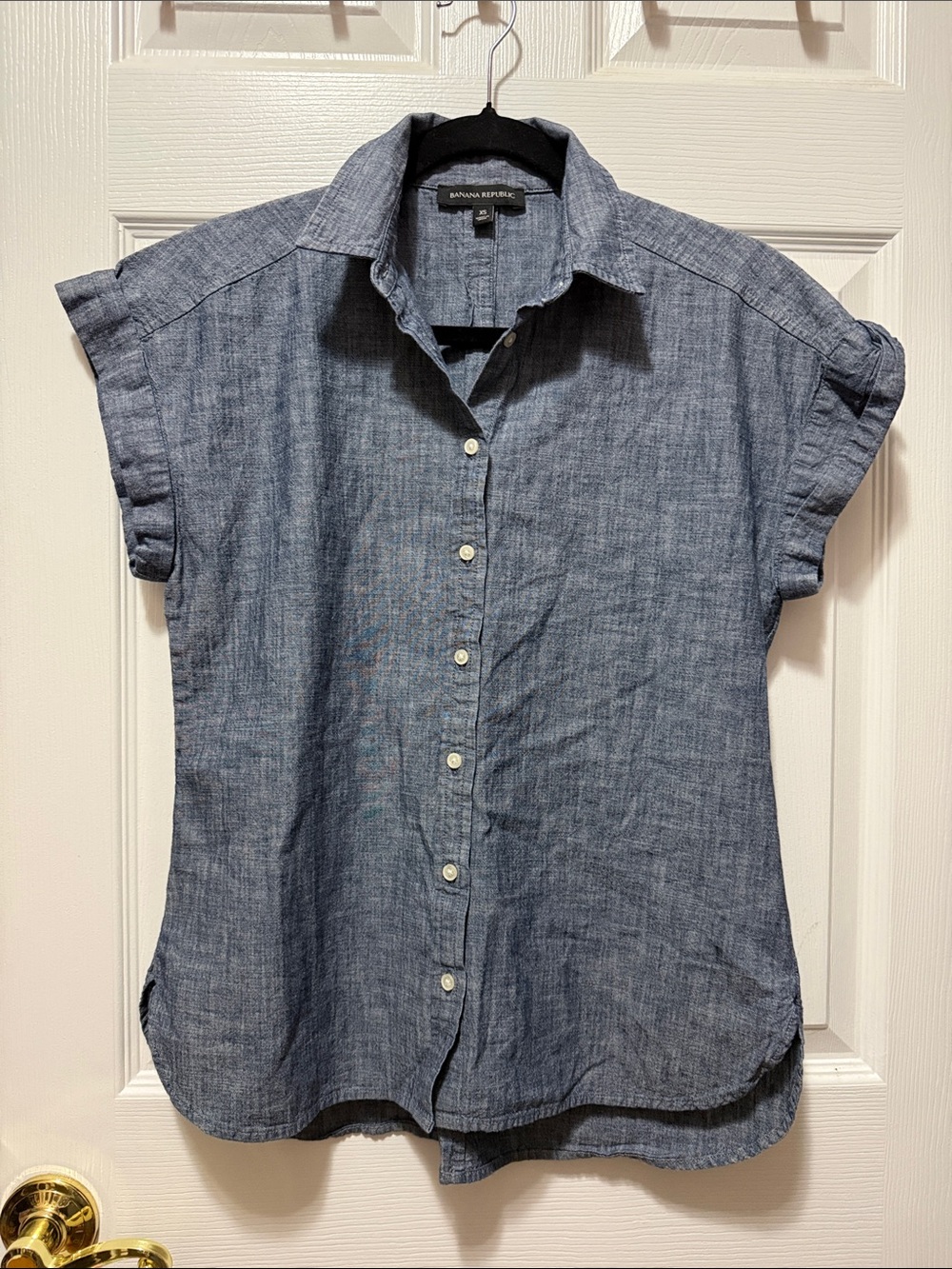 Banana Republic Short-Sleeve Chambray Button Shirt in Denim Blue
